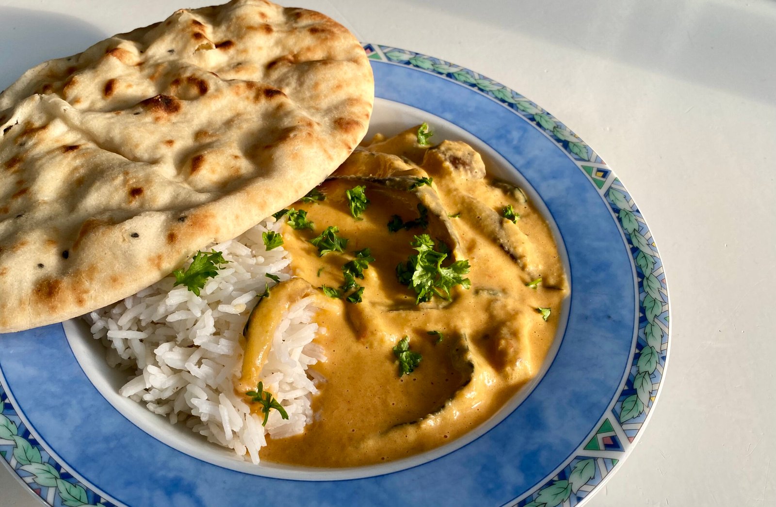 Vegan butter chicken met geroosterde aubergine